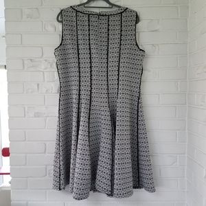 Taylor Woman Sleeveless Career Dress Sz16W Blk/Wht